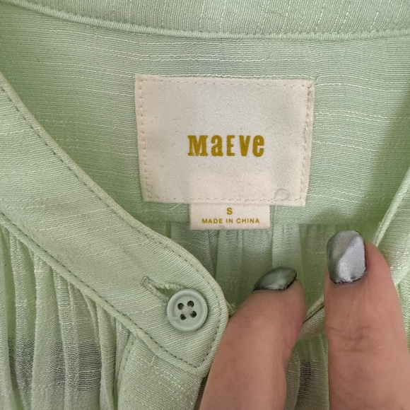 Lightweight batwing top in light green. - Picture 3 of 3